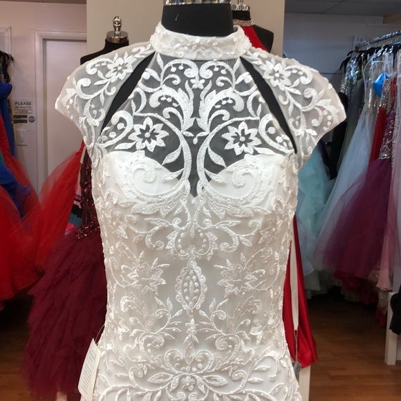 ✔️ White prom dress adorned with beads - Picture 2 of 8